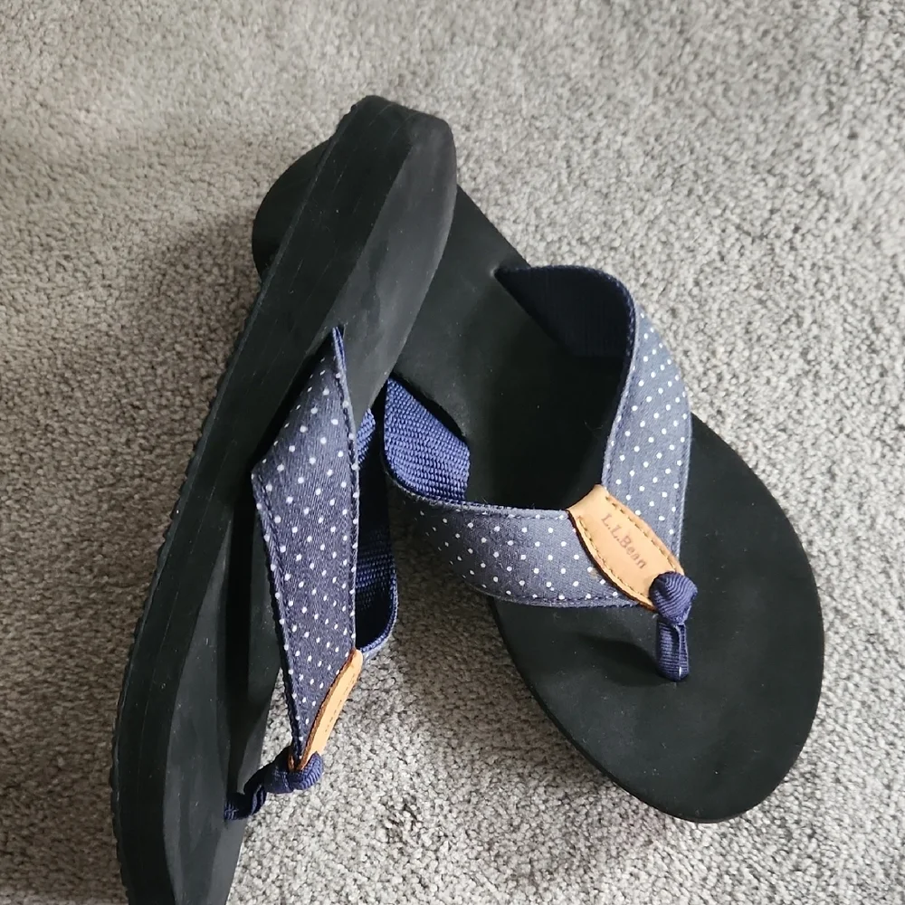 L.L. Bean Women's Black and Blue Flip Flops - Picture 3 of 3